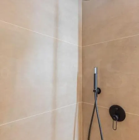 Daire Contemporary Minimalist By Rems Málaga
